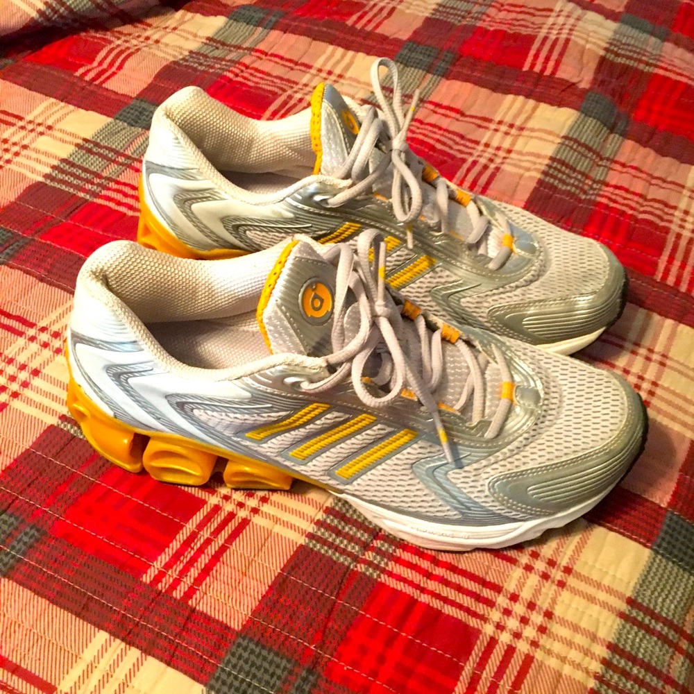 Men’s Adidas tennis shoes NEW